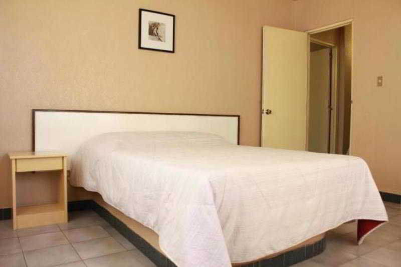Red Knight Gardens Hotel Davao Bagian luar foto