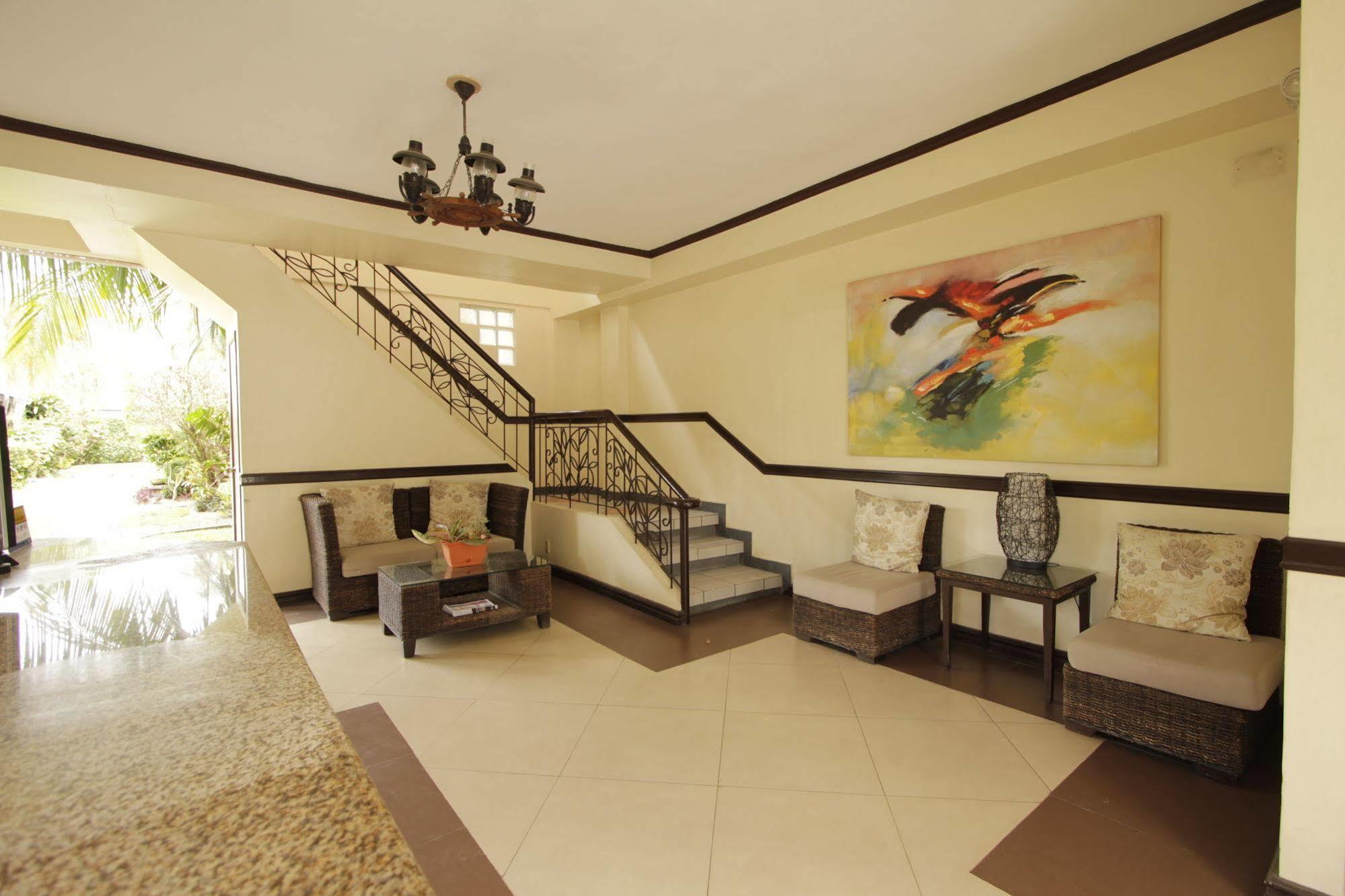 Red Knight Gardens Hotel Davao Bagian luar foto