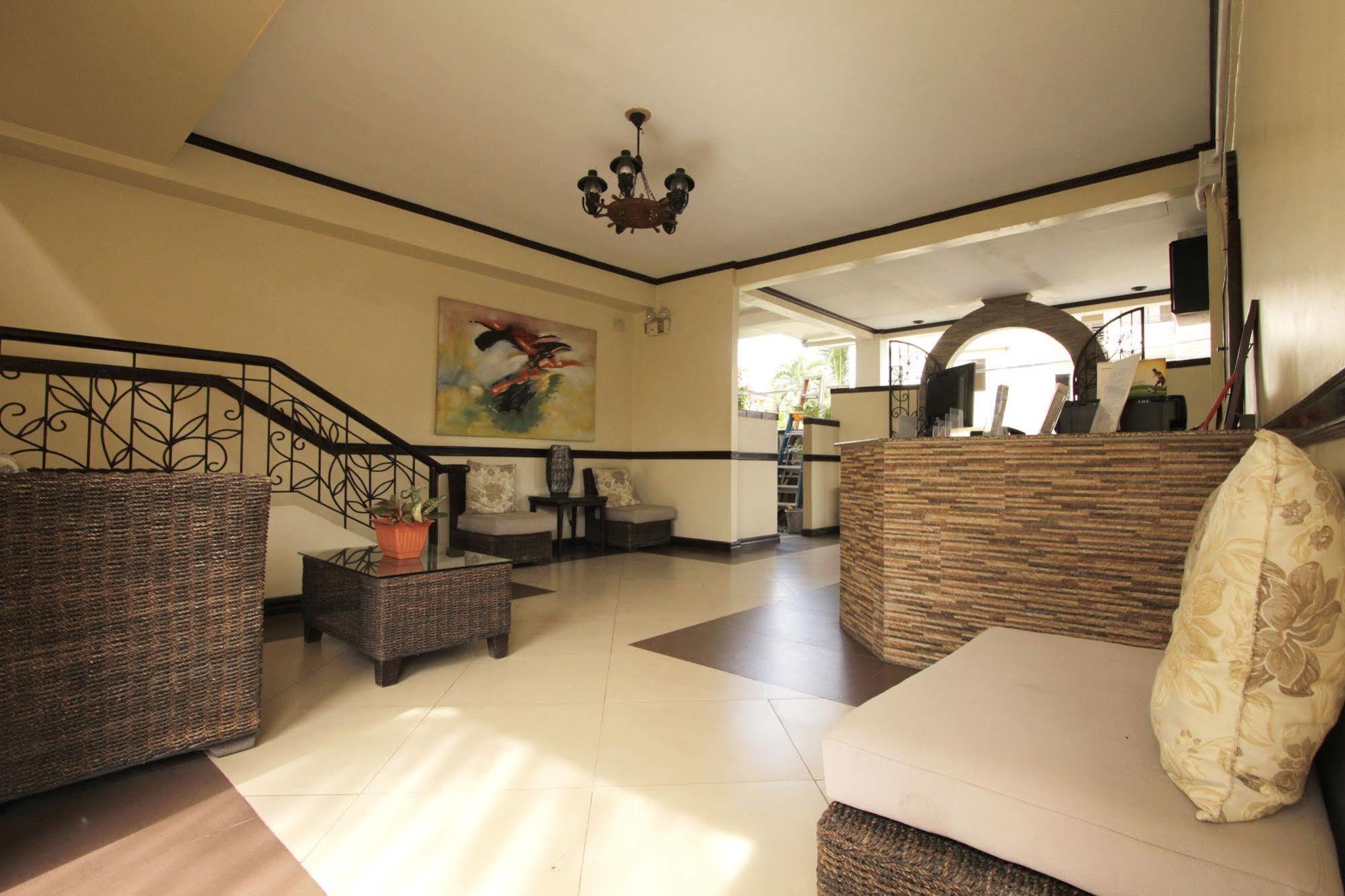 Red Knight Gardens Hotel Davao Bagian luar foto