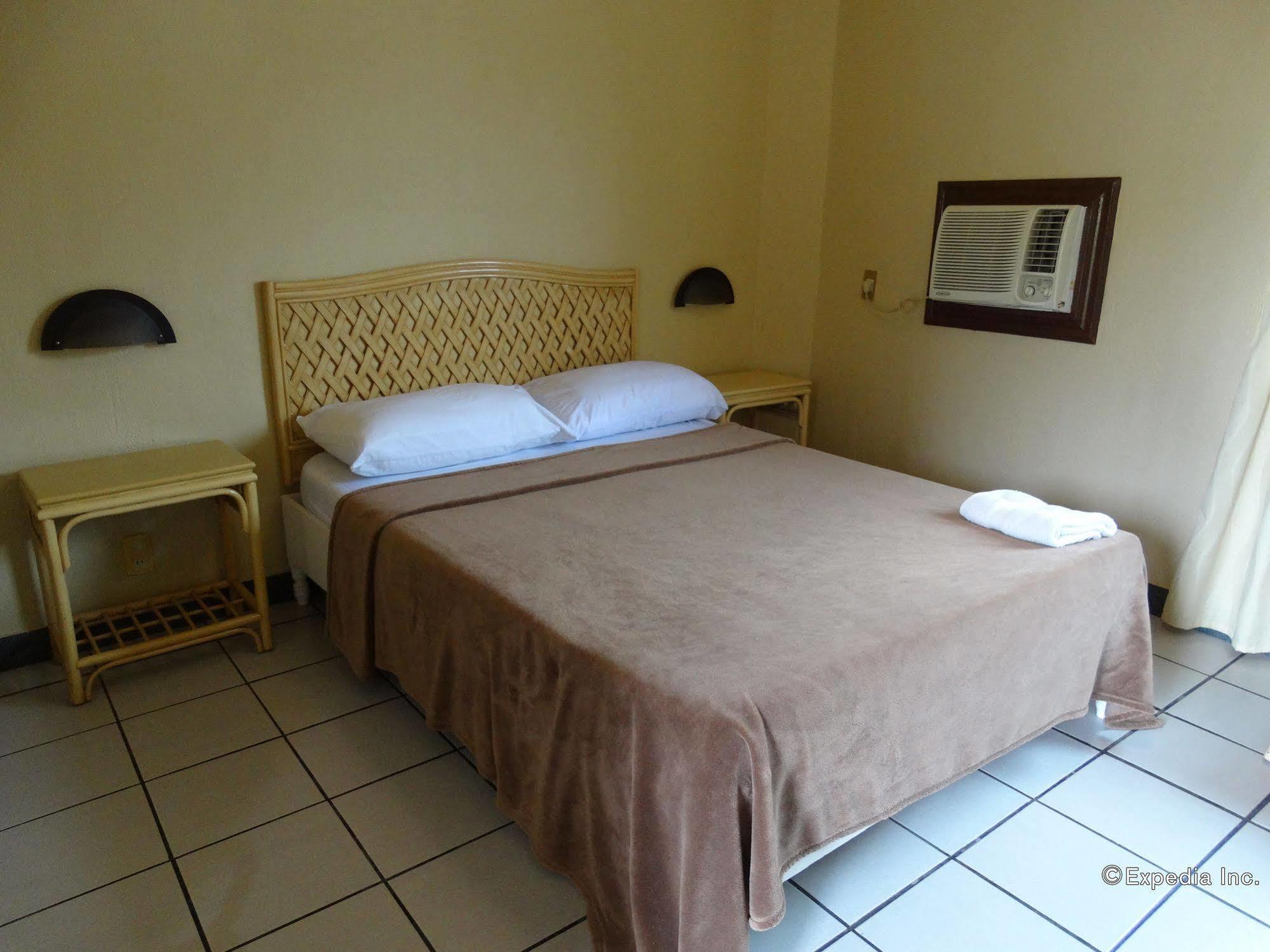 Red Knight Gardens Hotel Davao Bagian luar foto
