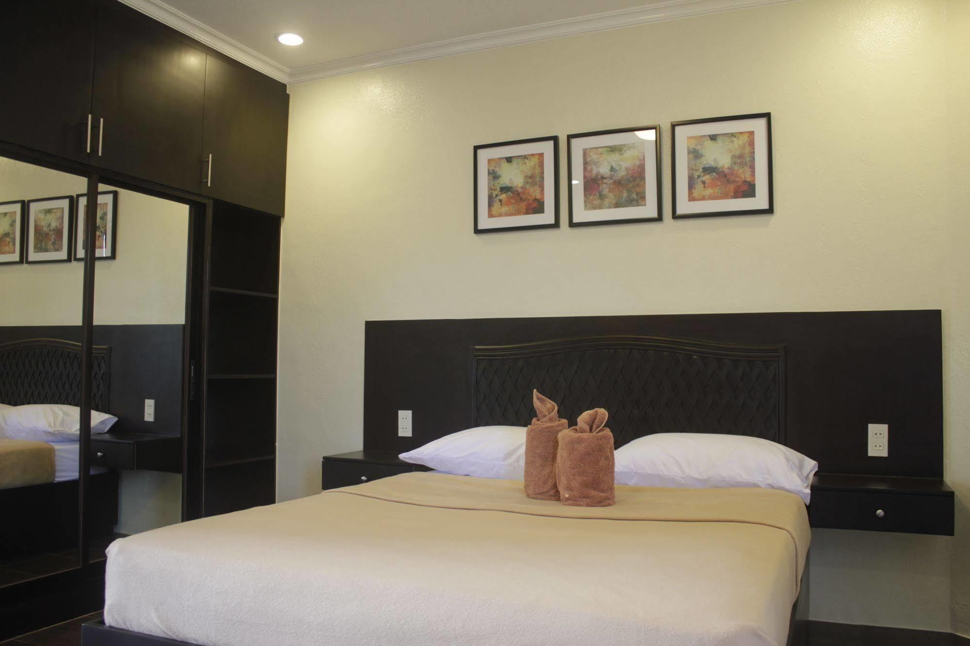Red Knight Gardens Hotel Davao Bagian luar foto
